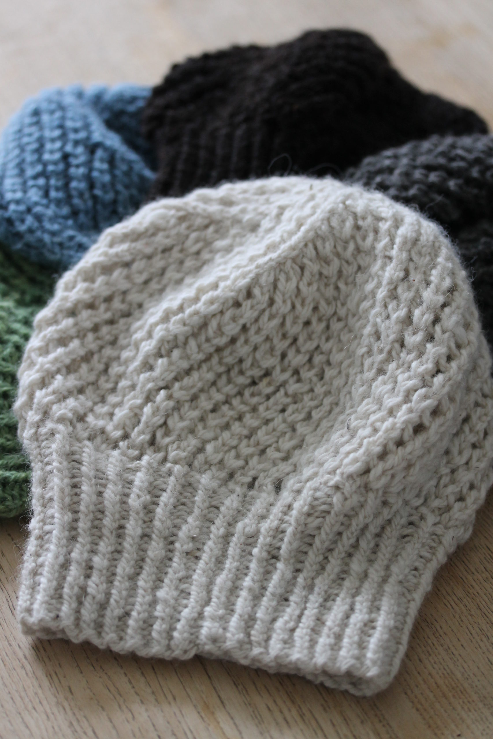 Knittingkit baggy hat in soft 100 Baby/Royal alpaca wool