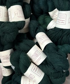 Håndspundet bæredygtigt grønt garn (flaskegrønt), 100% alpakauld