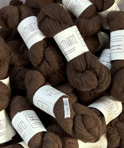 Kaffebrunt håndspundet bæredygtigt garn af 100% alpacauld