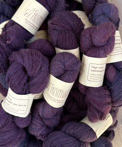 Håndspundet plantefarvet Syrenlilla garn, 100% alpacauld