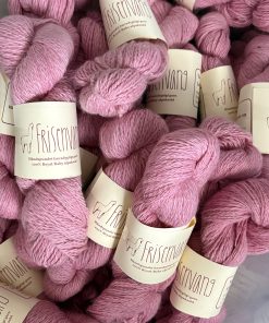 Håndspundet  plantefarvet sart rosa garn af 100% alpacauld